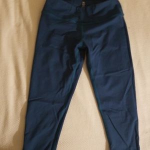 Buffbunny green capri leggings